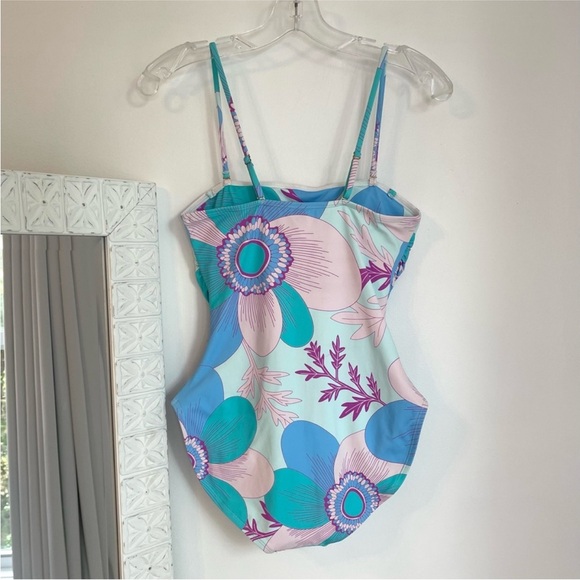 EUC J.Marie Size Medium Floral‎ Blue and White One Piece Swimsuit - Picture 6 of 13